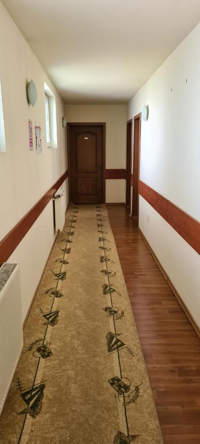 Hotel Sym Ploiesti Exterior photo